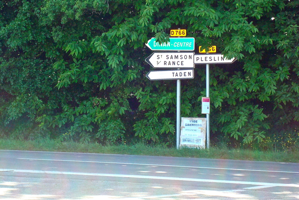 D766 Signpost