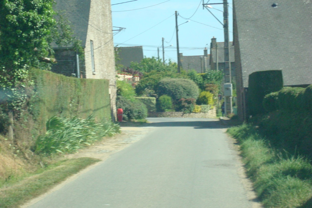 Turn sharp right where the road turns left and you will see La Quinardais to your right